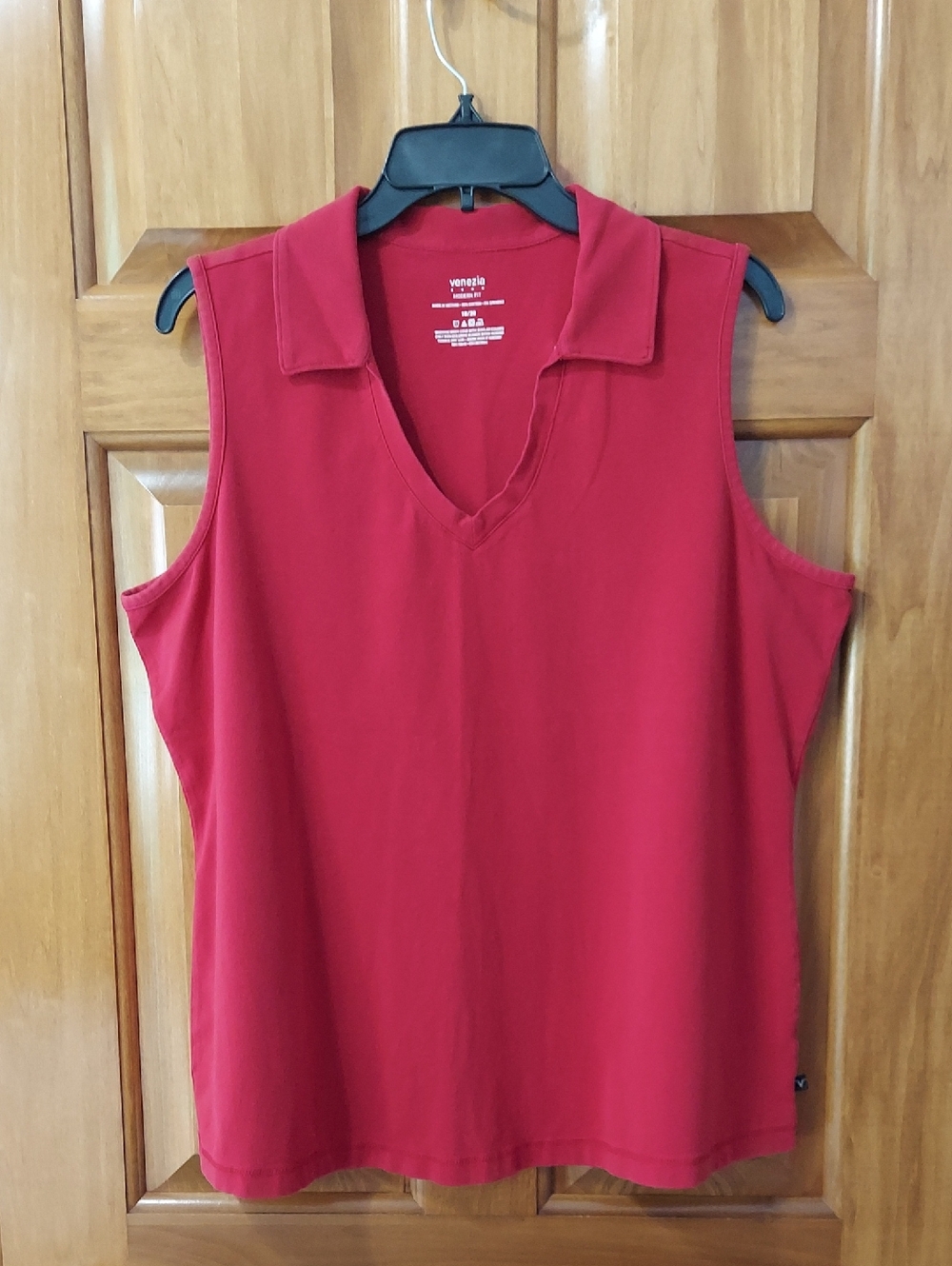 Venezia Women's V-Neck With Collar Sleeveless Red Top, Stretchy, Size 18/20